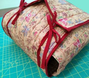 Casserole Cozy in English Garden Red